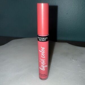 Victoria's Secret Lip Lacquer in Bitten NWT
